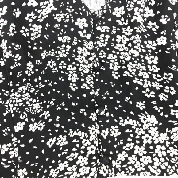 SIENNA SKY  B&W Floral Crop Top NWT - Picture 4 of 5